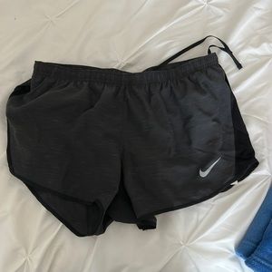 women’s nike running shorts size medium